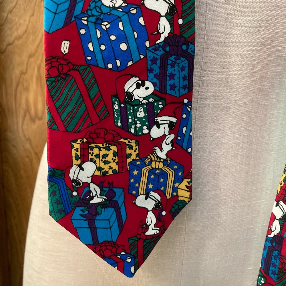 (2) Vintage Snoopy Christmas Ties - Picture 4 of 11